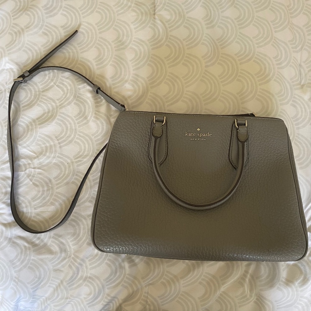 NWOT Kate Spade crossbody 3 compartments pebbled leather removable strap gray